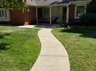 JoAnn P.'s lawn care services service result