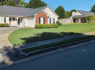 Stephanie S.'s lawn maintenance service result