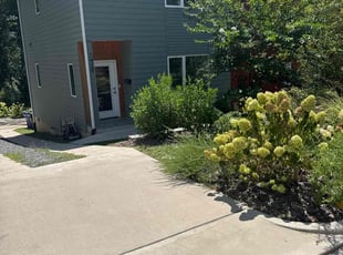 Lindsay H.'s lawn care services service result