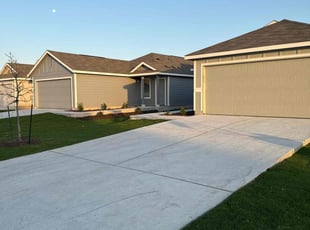 Crystel W.'s lawn maintenance service result