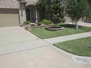 Nicole A.'s lawn care services service result