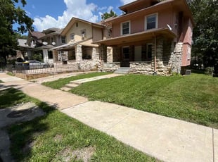 Kim C.'s lawn care service result