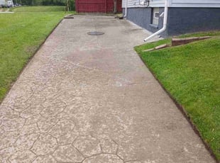 Leah W.'s grass maintenance service result