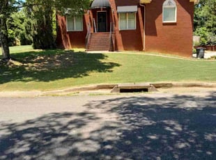 Vicki R.'s lawn care services service result