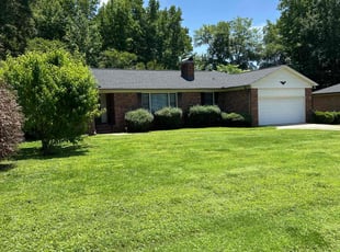 Jessica I.'s lawn care services service result