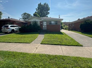 Kayce B.'s lawn care services service result