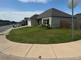 Jessica F.'s lawn maintenance service result