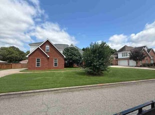 Kristin L.'s lawn maintenance service result