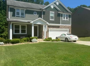 Candi G.'s grass maintenance service result