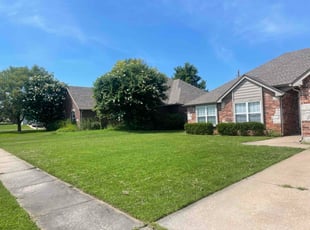 Paulina P.'s lawn maintenance service result