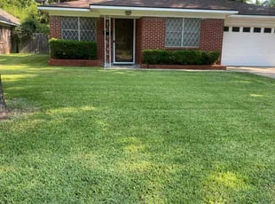 Melanie W.'s lawn care services service result