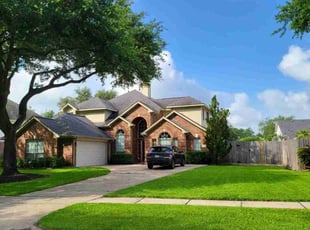 Monica L.'s lawn maintenance service result
