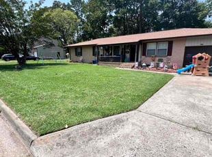 Moli A.'s lawn maintenance service result