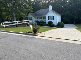 Donna T.'s grass maintenance service result