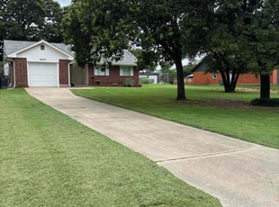 Emmie M.'s lawn maintenance service result