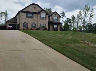 Mlinda D.'s grass cutting service result