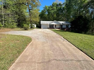 Kimberly M.'s grass maintenance service result