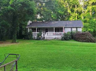 Michelle G.'s lawn maintenance service result