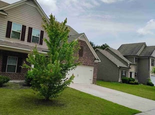 Lyshelle M.'s lawn maintenance service result