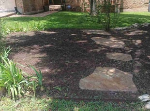 Erin S.'s Flower Bed Weeding service result