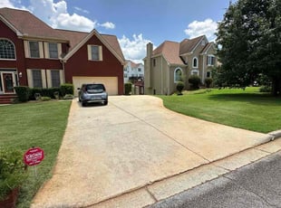 Jasmine A.'s lawn maintenance service result