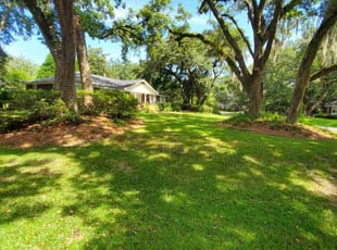 Jo G.'s lawn care services service result