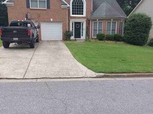 Tanesha S.'s grass cutting service result