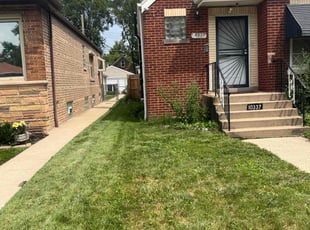 Vicki B.'s lawn maintenance service result