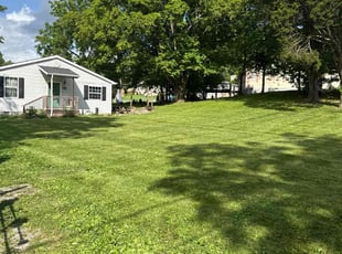 Carlos W.'s grass maintenance service result
