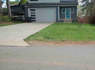 Felicity W.'s grass maintenance service result