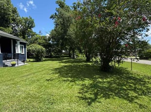Janee B.'s lawn care services service result