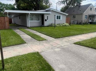 Alexis N.'s lawn maintenance service result