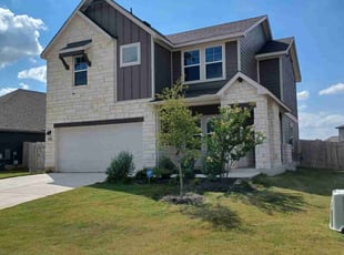 Lisa R.'s grass maintenance service result
