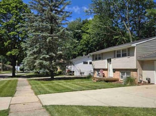 Kari T.'s lawn service service result