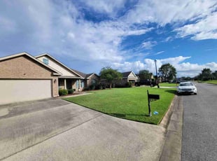 Kristin D.'s lawn maintenance service result