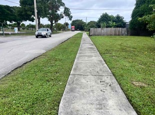 Glorianne E.'s grass maintenance service result