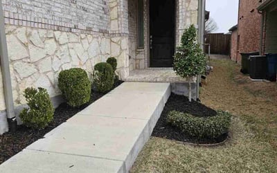 Photo of Sarah S.'s yard after getting landscaping in Bardwell, TX