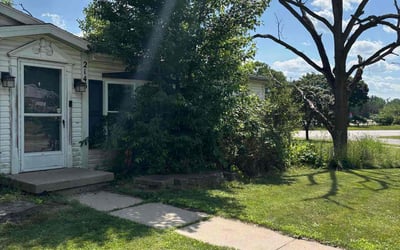 Photo of Alicia D.'s yard after getting landscaping in Lansing, MI
