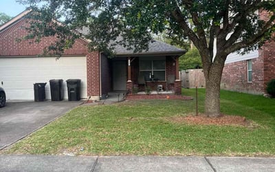Photo of Pamela F.'s yard after getting landscaping in Dickinson, TX