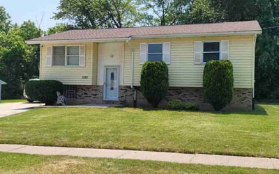 Photo of Vicki P.'s yard after getting tree care in Akron, OH