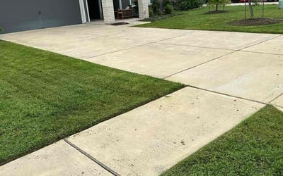 Photo of Greg G.'s yard after getting lawn care in Hutto, TX