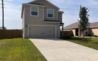 Photo of Mia G.'s yard after getting lawn care in Baytown, TX