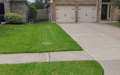 Photo of Laura S.'s yard after getting lawn care in Golden, CO