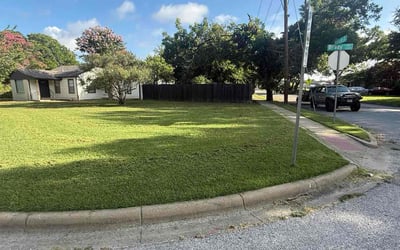 Photo of Jessica H.'s yard after getting lawn care in Jacksonville, FL
