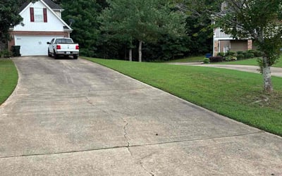 Photo of Lichelle A.'s yard after getting lawn care in Gladstone, OR
