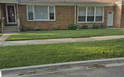 Photo of Elisabeth K.'s yard after getting lawn care in Skokie, IL
