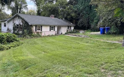 Photo of Hao N.'s yard after getting lawn care in Gainesville, VA