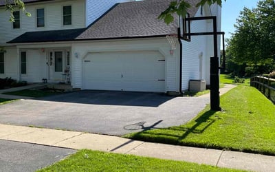 Photo of Jamie T.'s yard after getting lawn care in Carpentersville, IL