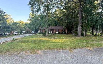 Photo of Nicole W.'s yard after getting lawn care in Bloomington, IL