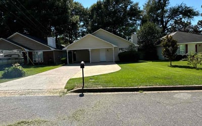 Photo of LaShonda P.'s yard after getting lawn care in Northport, AL
